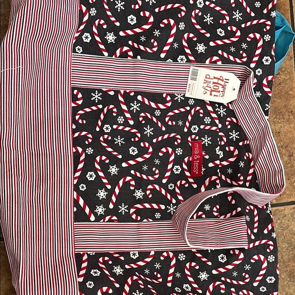 Mia & Tess Red and White Candy Cane Tote Bag NWT - Picture 3 of 3